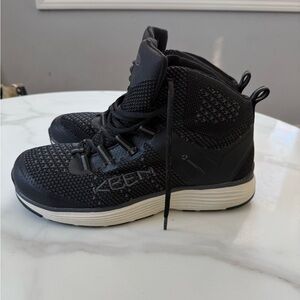 KEEN men’s Black and Gray Sneakers